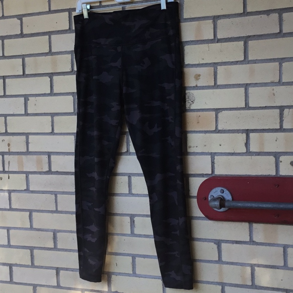 Athleta Camo 7/8 Tights Size L